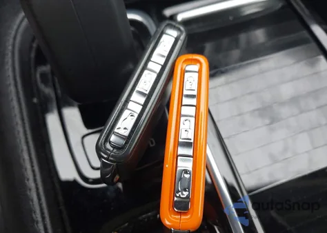 2024 Volvo S60 Recharge Plug-In Hybrid T8 Plus Dark Theme z USA, uszkodzony, nr VIN 7JRH60FL0RG296128